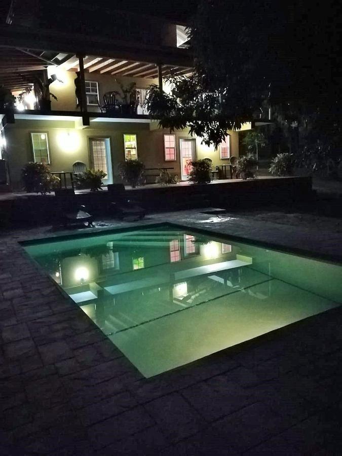 Tropical Apartments Tobago Scarborough Esterno foto