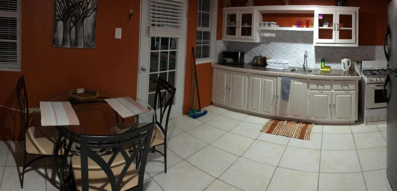 Tropical Apartments Tobago Scarborough Esterno foto