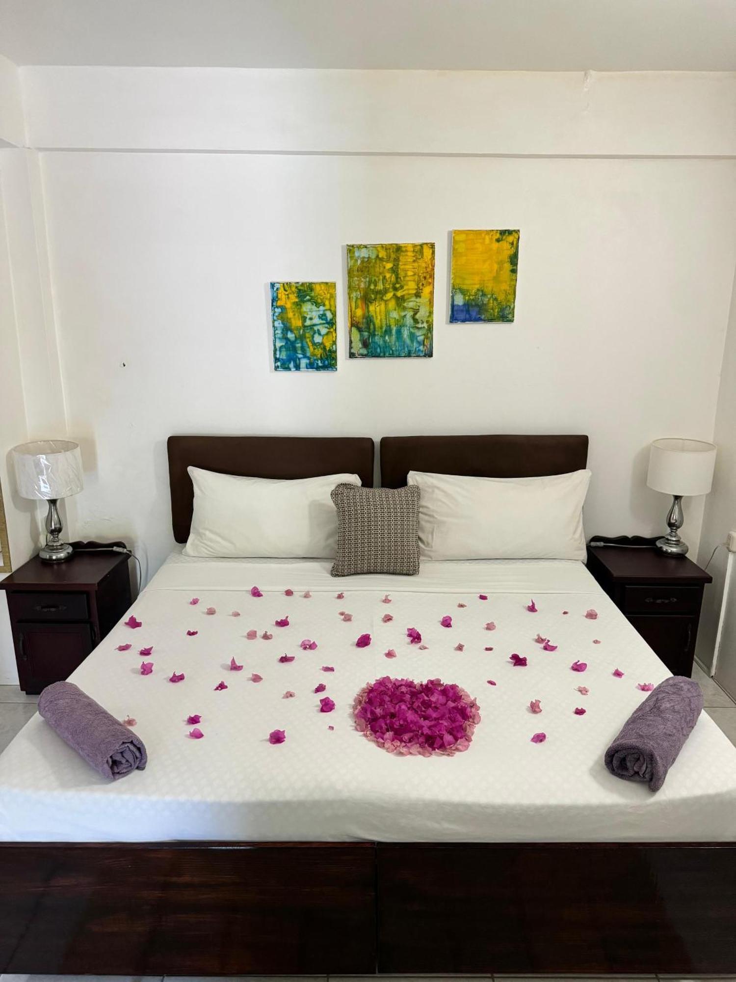 Tropical Apartments Tobago Scarborough Esterno foto