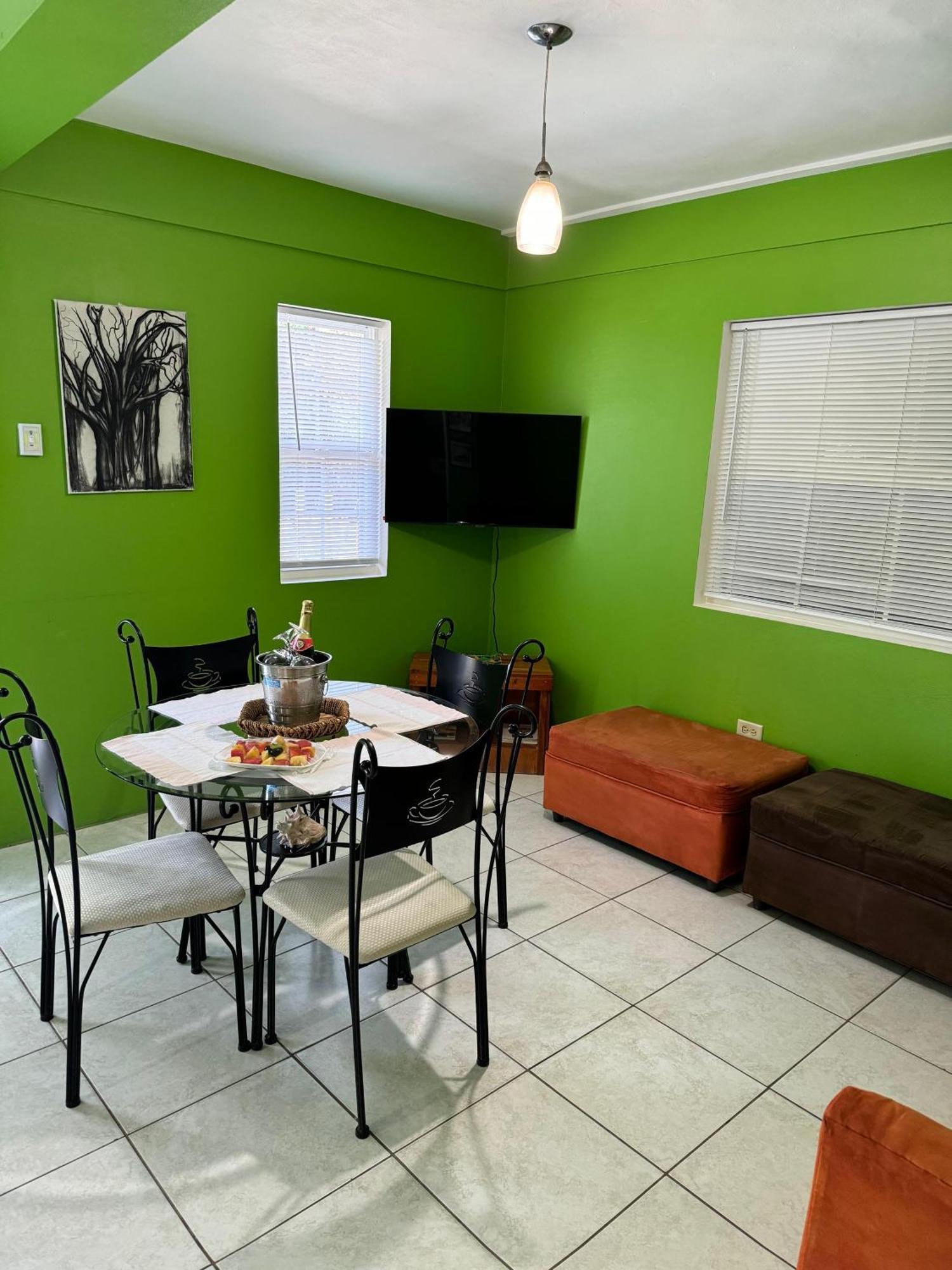 Tropical Apartments Tobago Scarborough Esterno foto